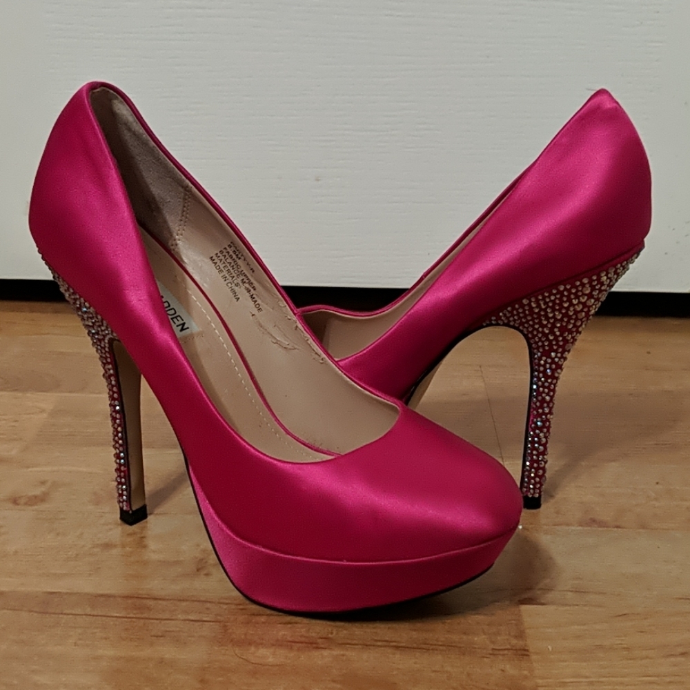 NWOT Steve Madden Heels